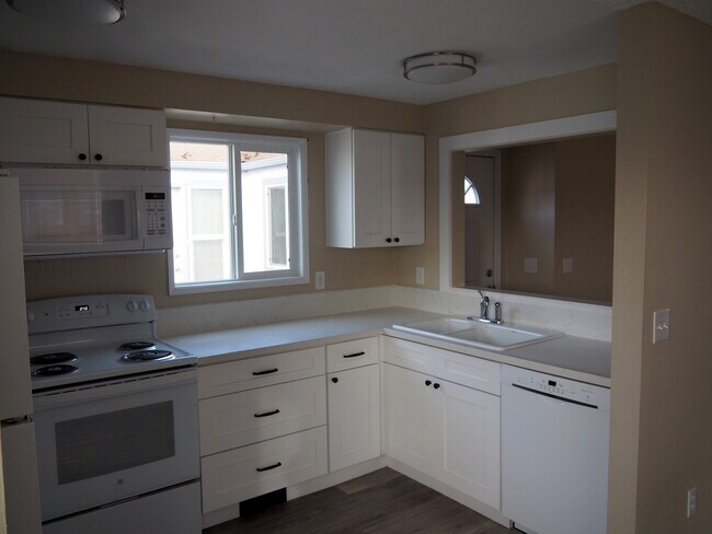 Building Photo - 4463 Madrona Way SE