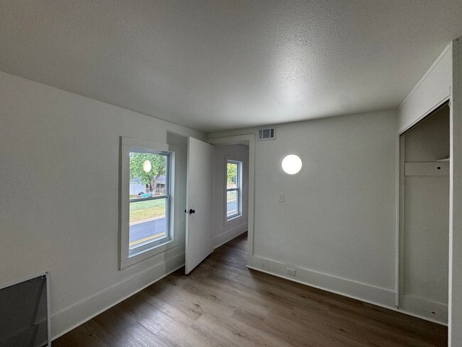 Building Photo - 303 Weston Ave