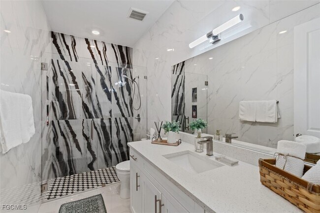 Building Photo - 2709 6th St W