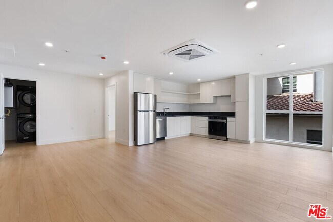 Building Photo - 8561 Belmont St