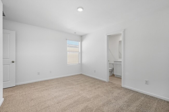 Building Photo - 924 Blue Heron Dr