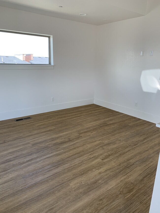 Building Photo - 525 Promenade Dr