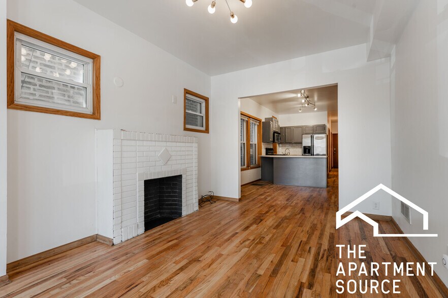 Building Photo - 2110 N Oakley Ave