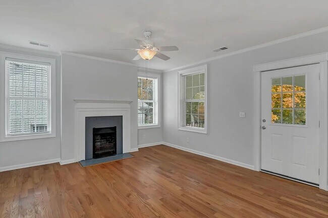 Building Photo - Pre-Leasing for the 26-27 School Year! - U...