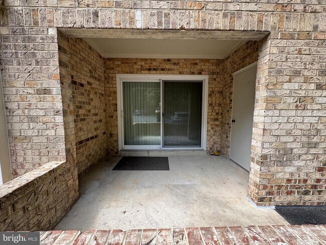 Building Photo - 5916 Cove Landing Rd