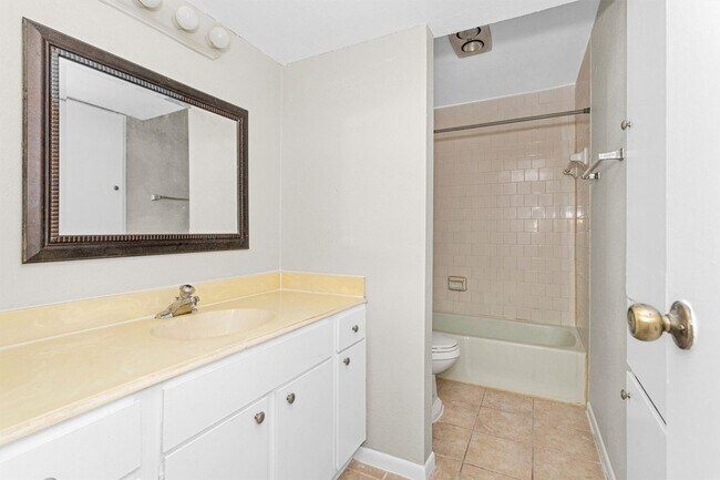 Building Photo - 12500 Melville Dr