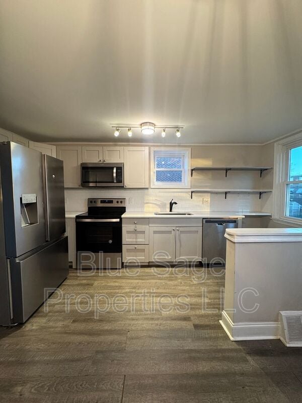 Building Photo - 279 Westpark Ln