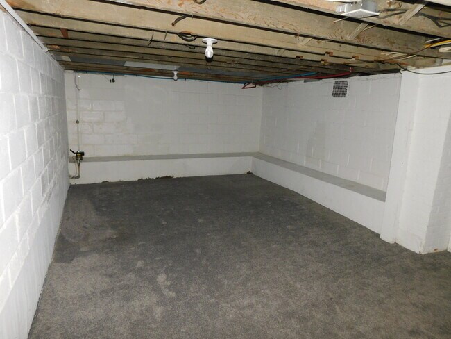 Building Photo - 405 N Washington Ave
