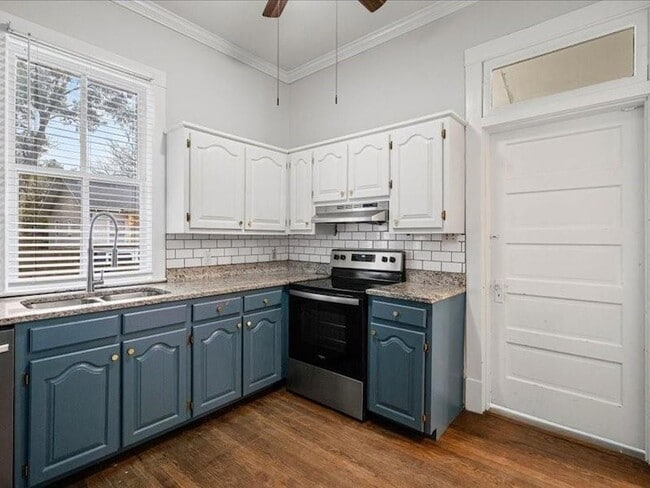 Building Photo - 1151 Caroline Ave