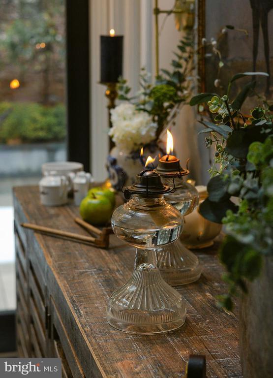 Building Photo - 15841 York Rd