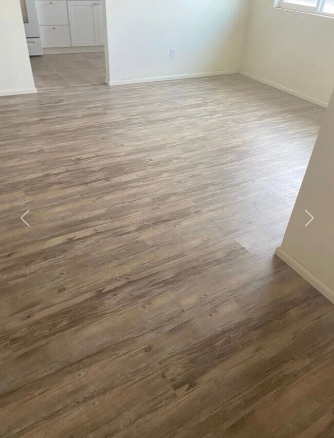 Building Photo - 2BR/1BA Unit with Garage in Popular NE heights Location