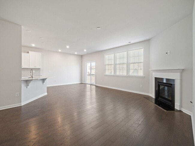 Building Photo - Beautiful Almost New Home with 5 Bedroom & 4.5 Baths