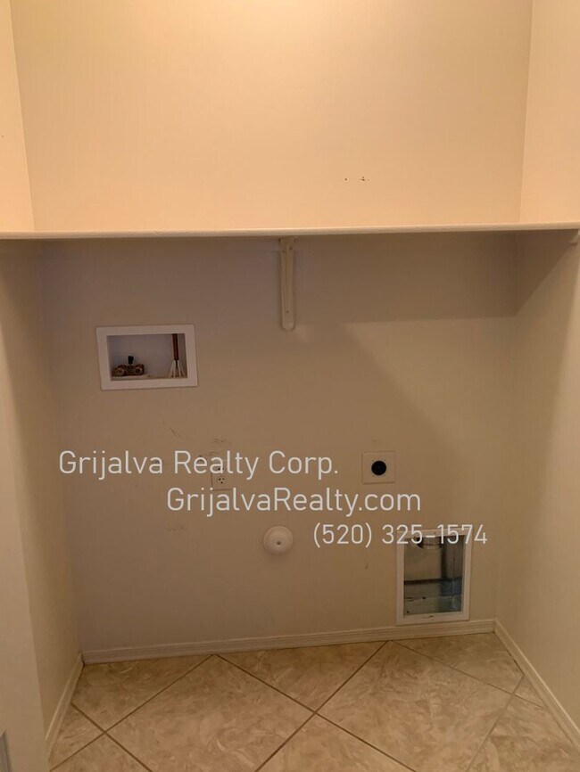 Building Photo - Beautiful 3 Bedroom, 2 Bath House for Rent (River/La Cholla)