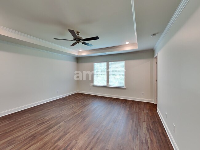 Building Photo - 301 Pecan Dr