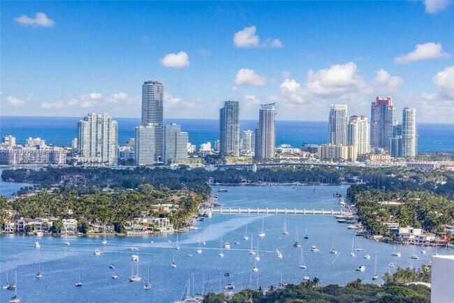 Building Photo - 1750 N Bayshore Dr