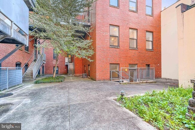 Building Photo - 1211 Light St