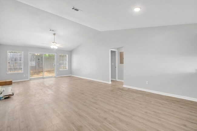 Building Photo - 700 Liberty St