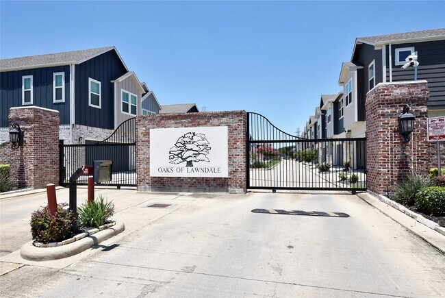 Building Photo - 5502 Camaguey St