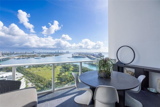 Building Photo - 1040 Biscayne Blvd