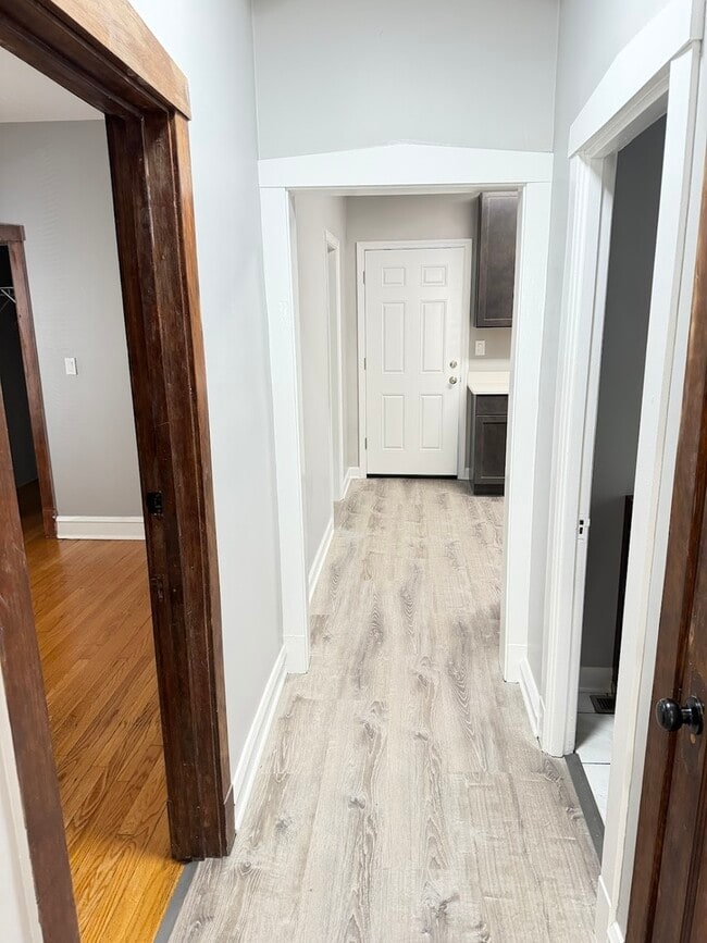 Building Photo - 4838 W Addison St