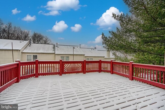 Building Photo - 10 Bluestem Ct