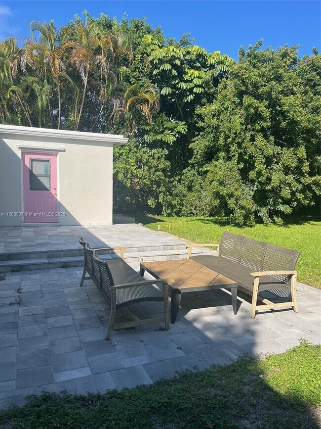 Building Photo - 3220 Poinsettia Ave