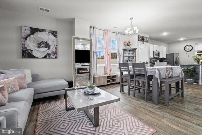 Building Photo - 1901 Graymount Way