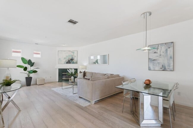 Building Photo - 2573 Park Blvd