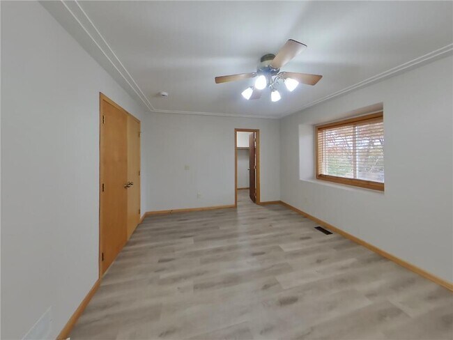 Building Photo - 2661 Oak Ridge Dr