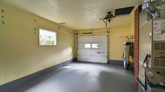 Building Photo - 1155 18th St NE