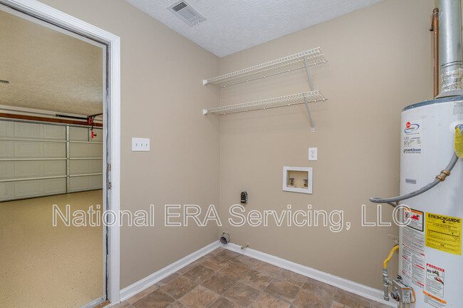 Building Photo - 35 Oak Ridge Ct