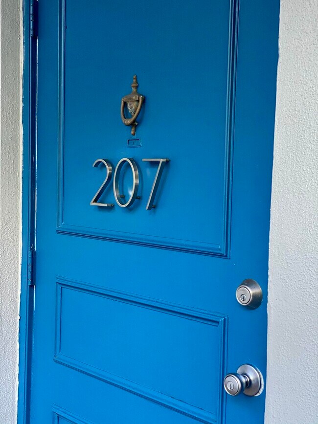 Building Photo - 1407 NE 56th St