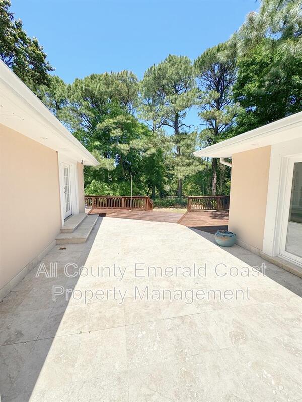 Building Photo - 847 Kell Aire Dr