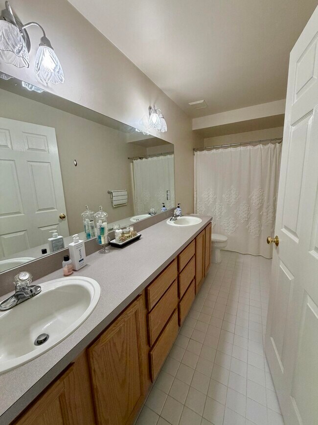 Building Photo - 6961 Suncrest Dr