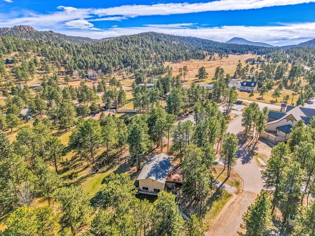 Building Photo - 27927 Circle Dr