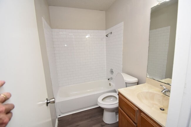 Building Photo - 3-2-1 Duplex Pflugerville