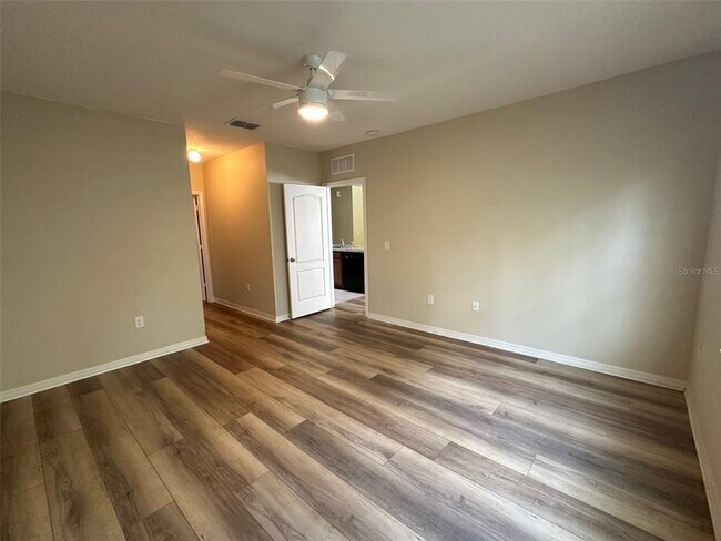 Building Photo - 521 White Coral Ln