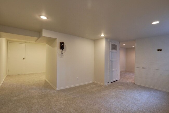 Building Photo - Charming 4 Bedrooms Madison Valley Bungalow Home