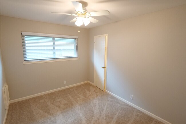 Building Photo - 5331 Inwood Dr