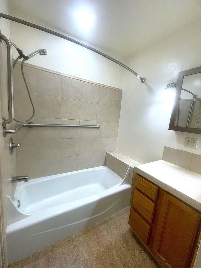 Building Photo - Eliot neighborhood House: 2 bedroom, large basement, hardwood floors, & laundry units