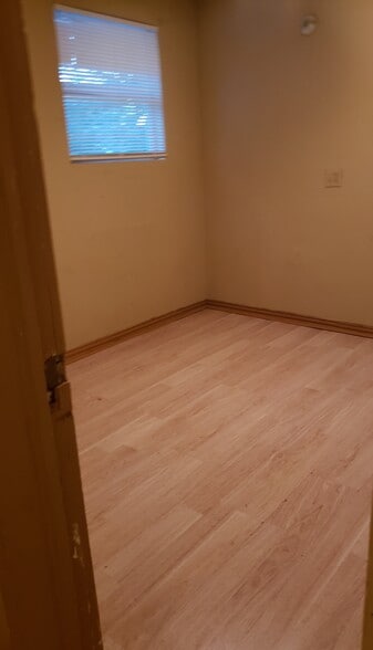 Bedroom - 222 W Murrill St