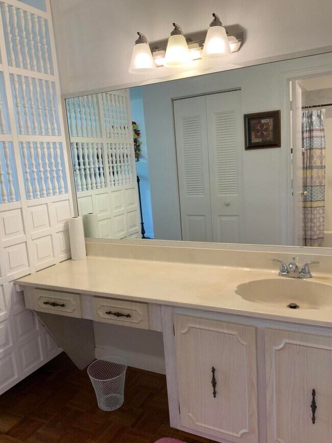 Building Photo - 1121 Cactus Terrace