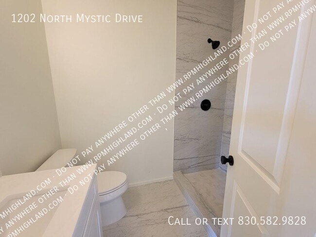 Building Photo - 1202 Mystic Dr