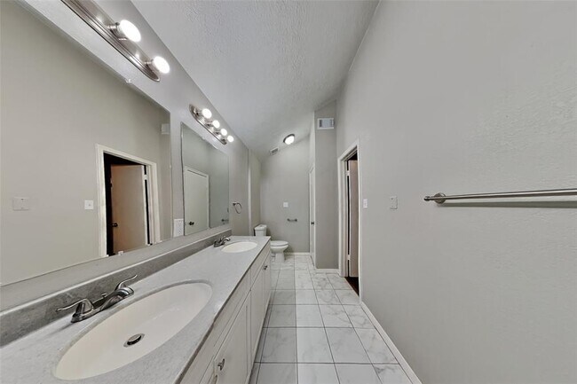 Building Photo - 8538 Sparkling Springs Dr