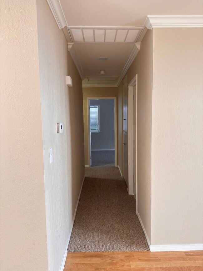 Building Photo - Updated 3-Bed Home with Oversized Garage & Huge Driveway