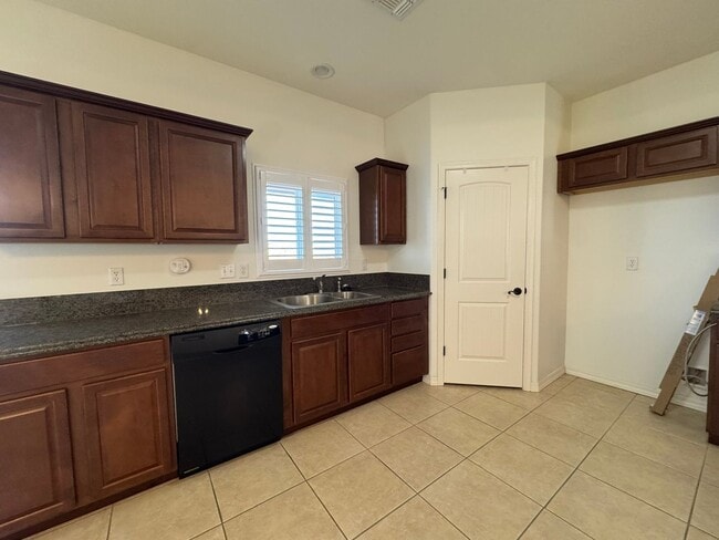 Building Photo - 3BR,2BS Custom home w/3 Car-Boat Deep Garage-Target shopping area