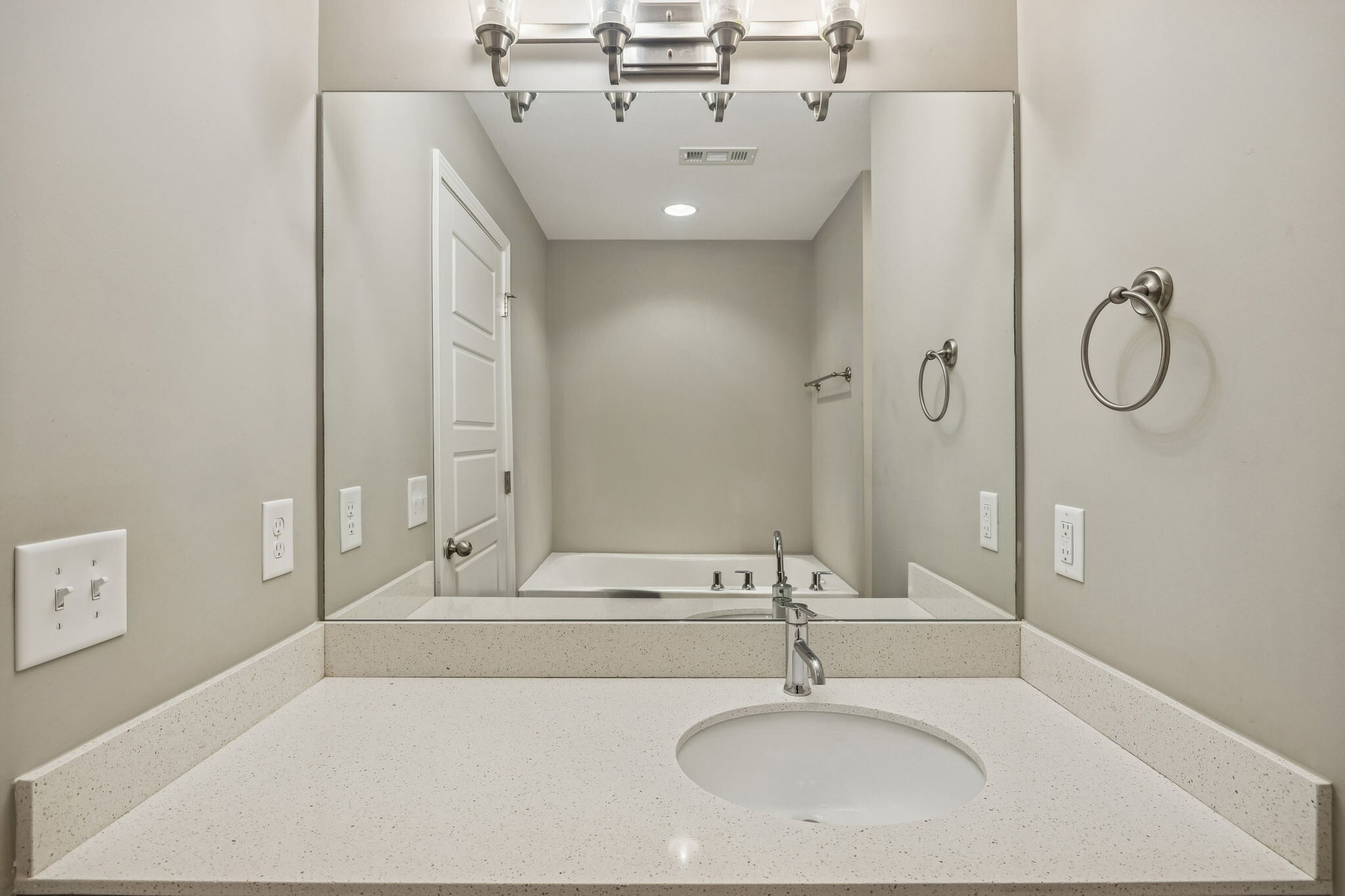 Building Photo - 3219 Clemons Cir