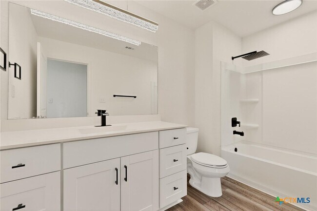 Building Photo - 361 Wren Ln