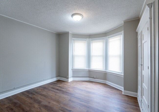 Building Photo - Newly remodeled 3 bedroom Grays Ferry Area