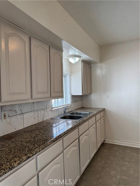 Building Photo - 1538 W 51st Pl